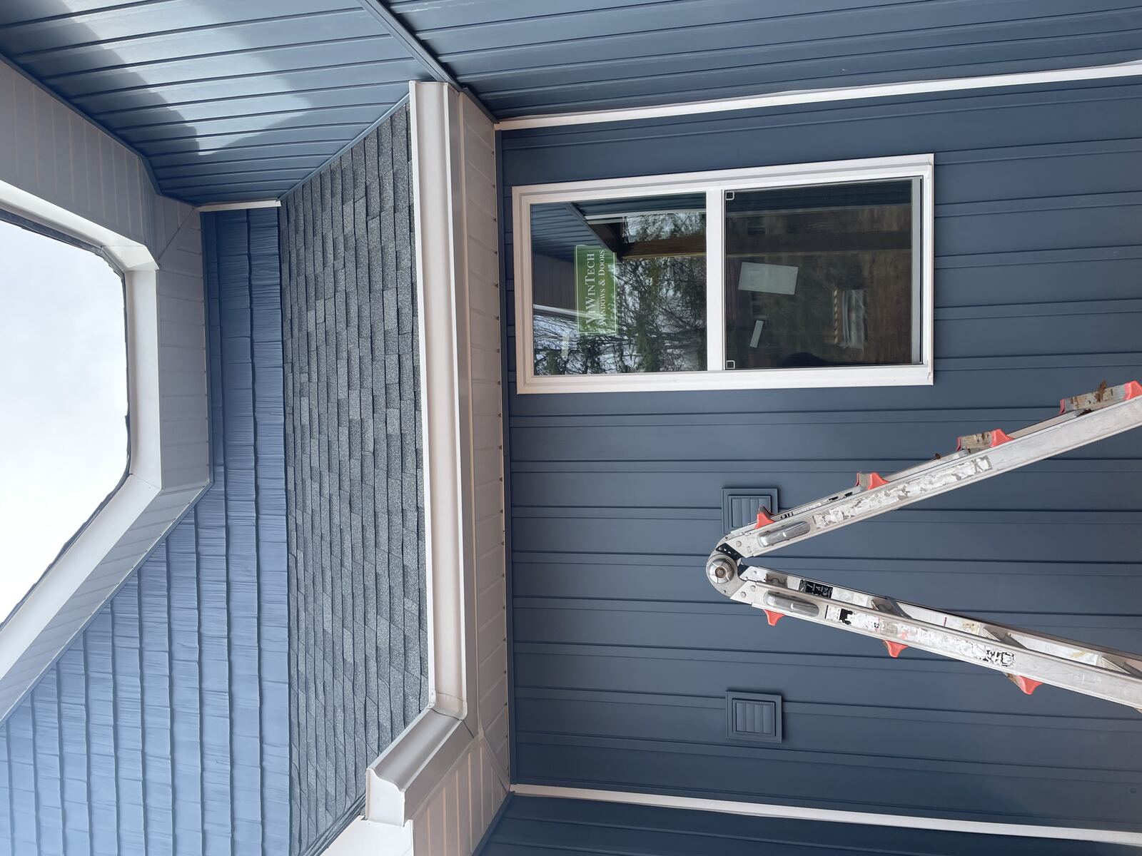 Seamless gutter detail