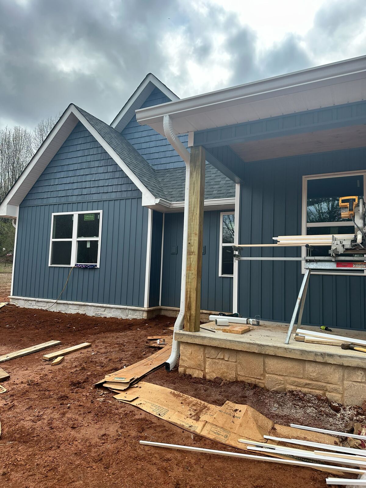 Seamless gutter install, corner detail